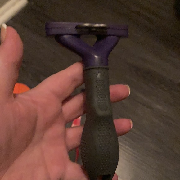 Furminator comb, cat hairball shampoo, and cute pink collar w a bell…!! - Picture 3 of 7